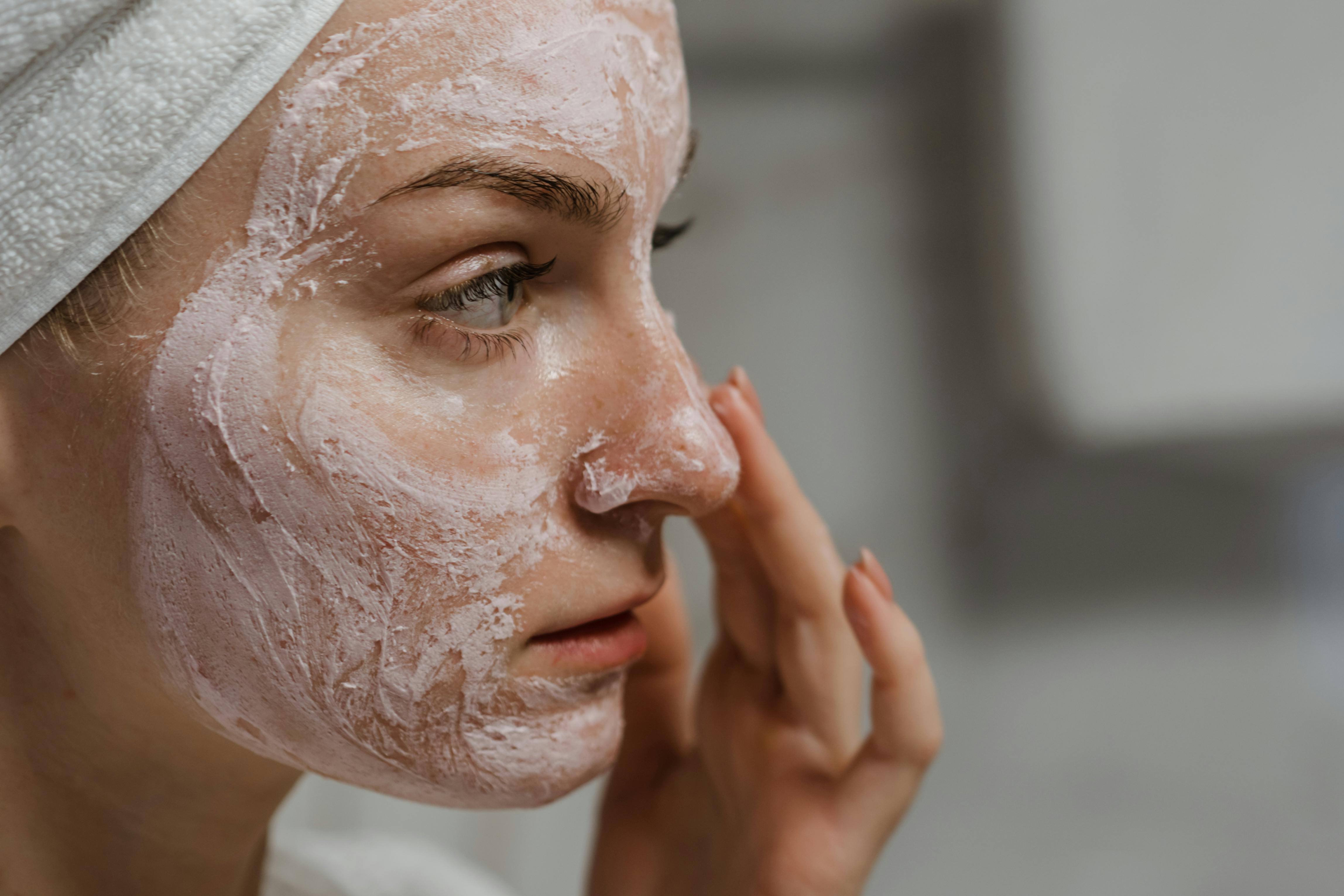 Cilt Lekeleri Nasıl Geçer? Doğal Maske Tarifleri ve Uzman Önerileri